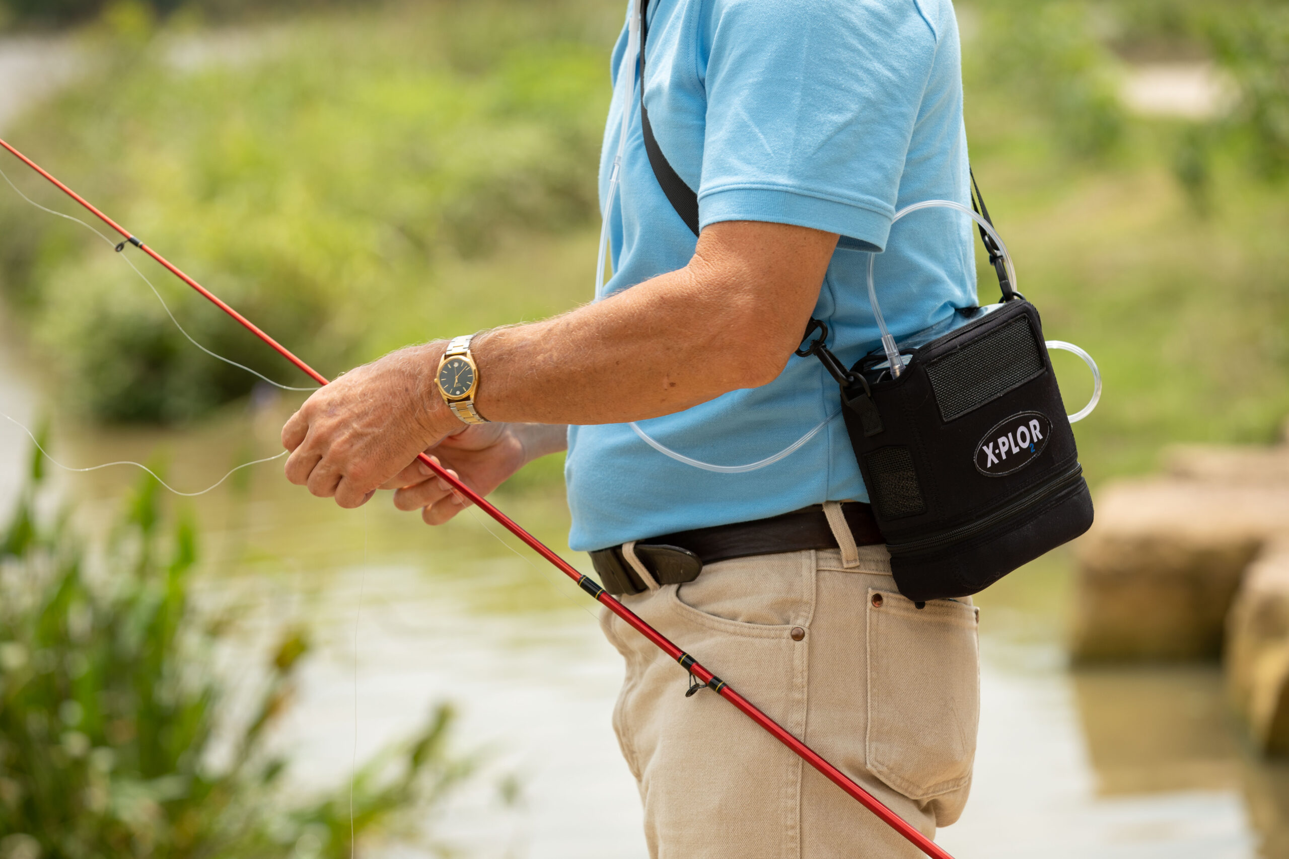 5DM49347 man outside with his portable oxygen concentrator
